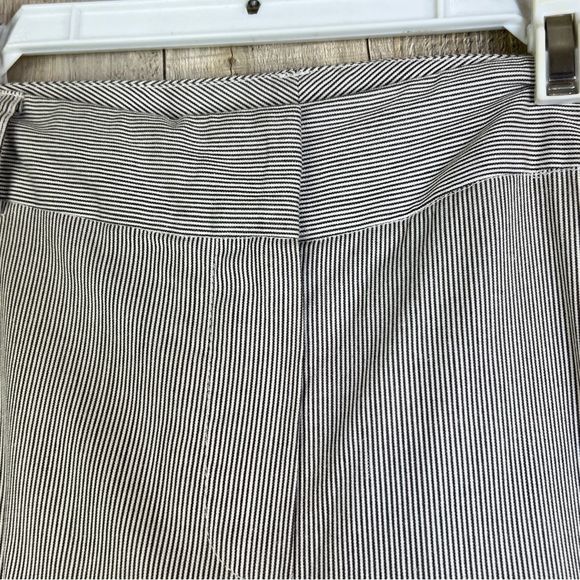 Willi Smith Size 10 Brown & White Pin Striped Capris - Picture 5 of 8